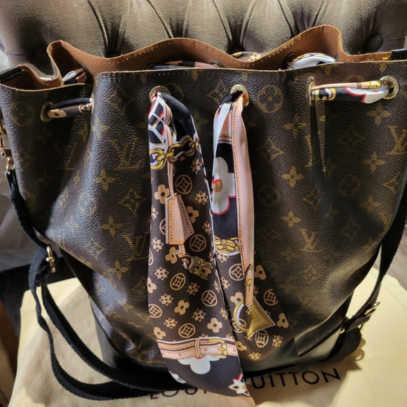 Guaranteed authentic Louis Vuitton GM bucket bag ...FREE SHIPPING - Picture 3 of 10